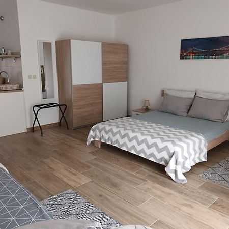 Studio Apartman Dori Pula Exterior foto